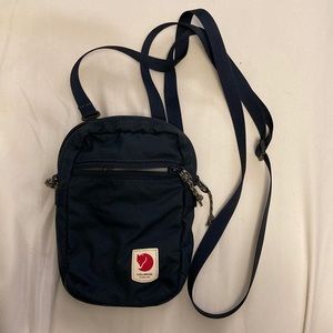 🦊 Fjallraven High Coast Pocket navy small purse bag
